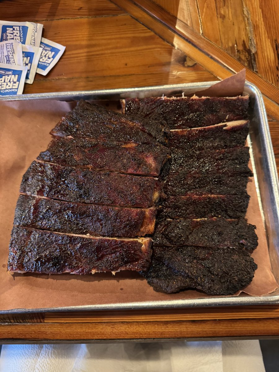 spartyryanh's tweet image. Christmas Eve well spent🤘🏻❄️🍖 @MeatBBQ @LyntzJohnson @logg666 @OldTownLansing @Q106 @LSJNews @downtownlansing @CityPulse @lansingmichigan @GuyFieri @FoodNetwork