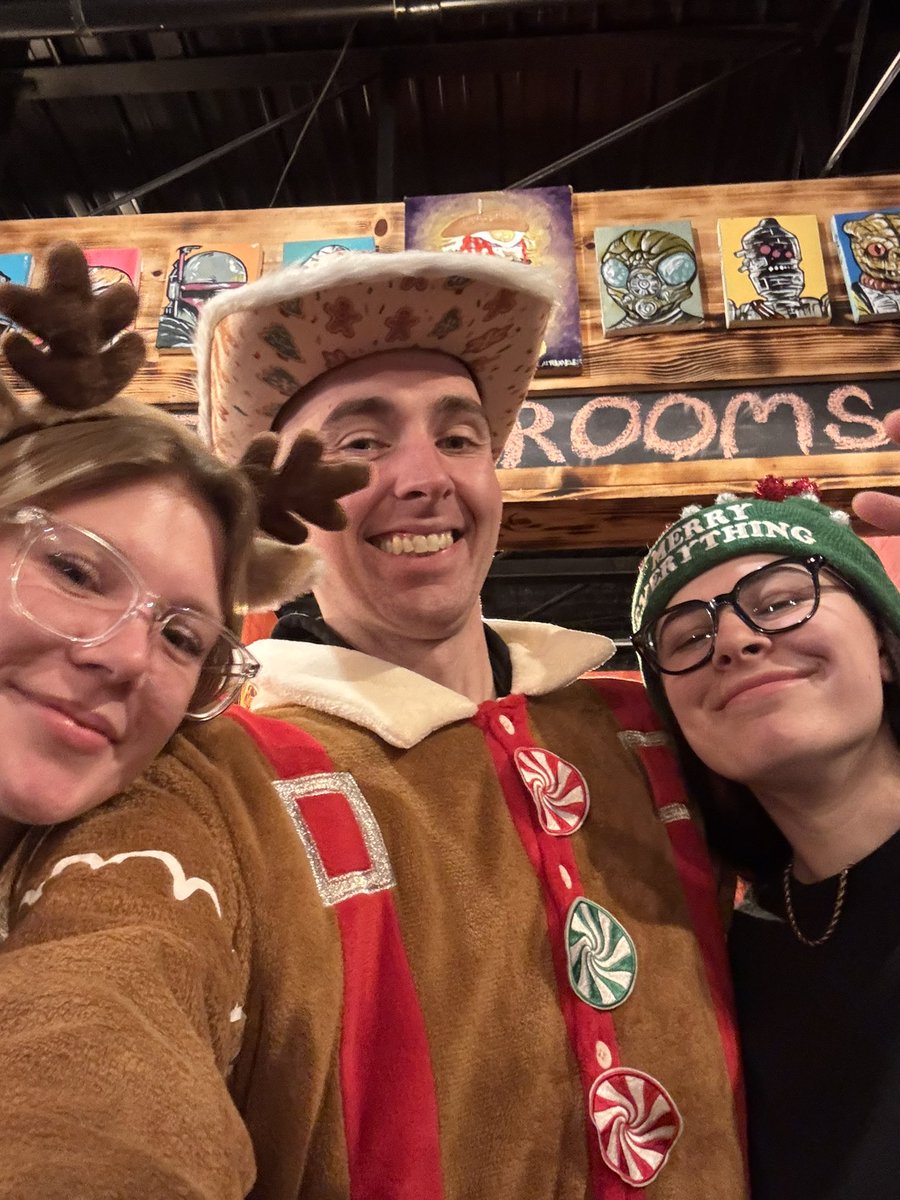 spartyryanh's tweet image. Christmas Eve well spent🤘🏻❄️🍖 @MeatBBQ @LyntzJohnson @logg666 @OldTownLansing @Q106 @LSJNews @downtownlansing @CityPulse @lansingmichigan @GuyFieri @FoodNetwork