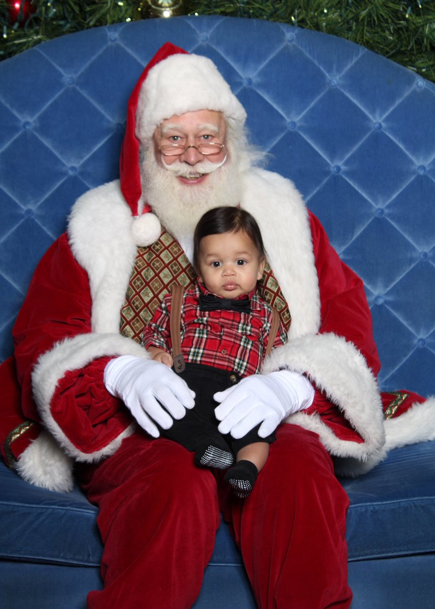 meghan_simms19's tweet photo. Merry Christmas and Happy Holidays 🎅🏼💚 https://t.co/5qzJ6sLDMR