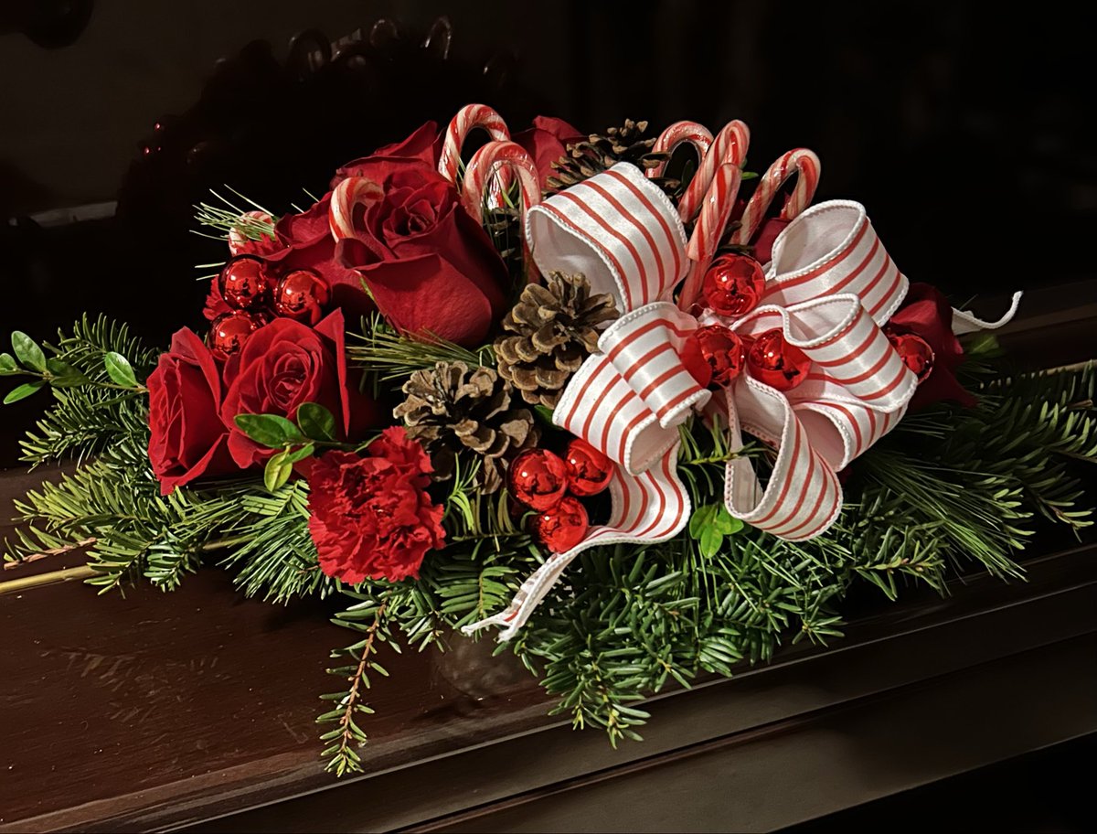 Merry Christmas To Everyone!!🎄🙏
祝福大家聖誕節快樂！，🎊🥳
這些花是準備今晚平安夜party 用的…👍🥳🇺🇸