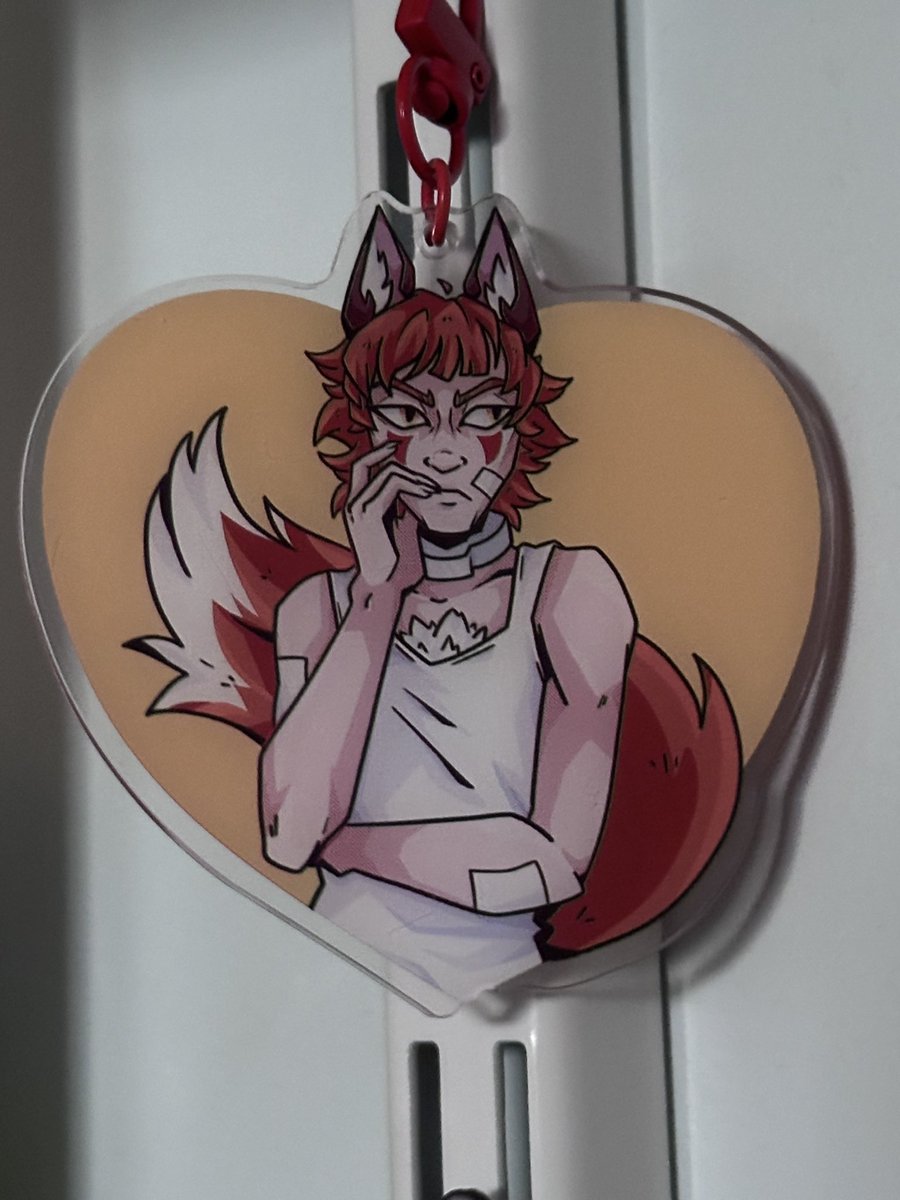 MY KEYCHAIN CAMEEEE, it’s so cute omg