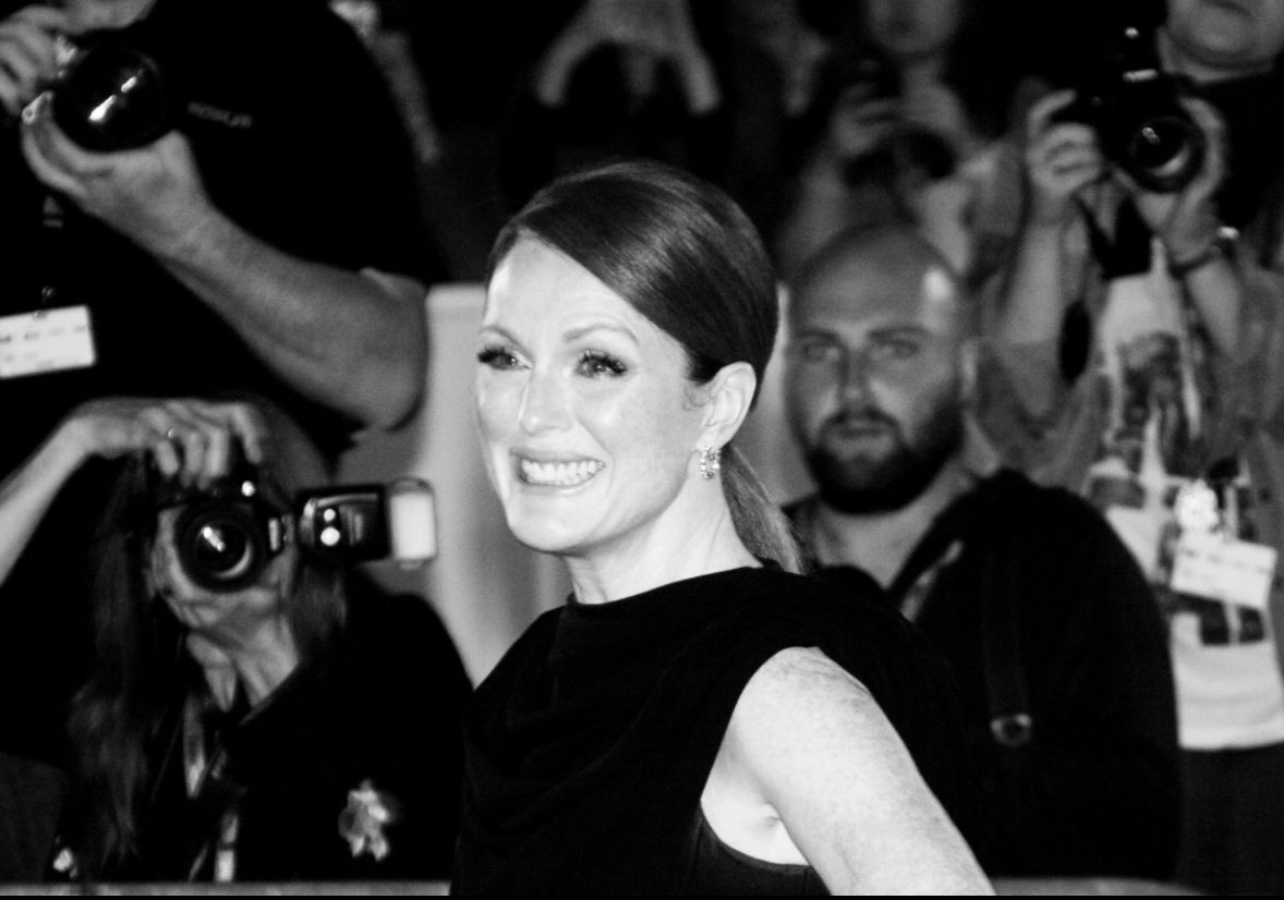 daily julianne moore tweet media