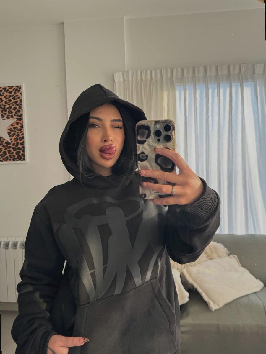 NePosad's tweet image. my hoodie smells like comfort and freshman year nostalgia