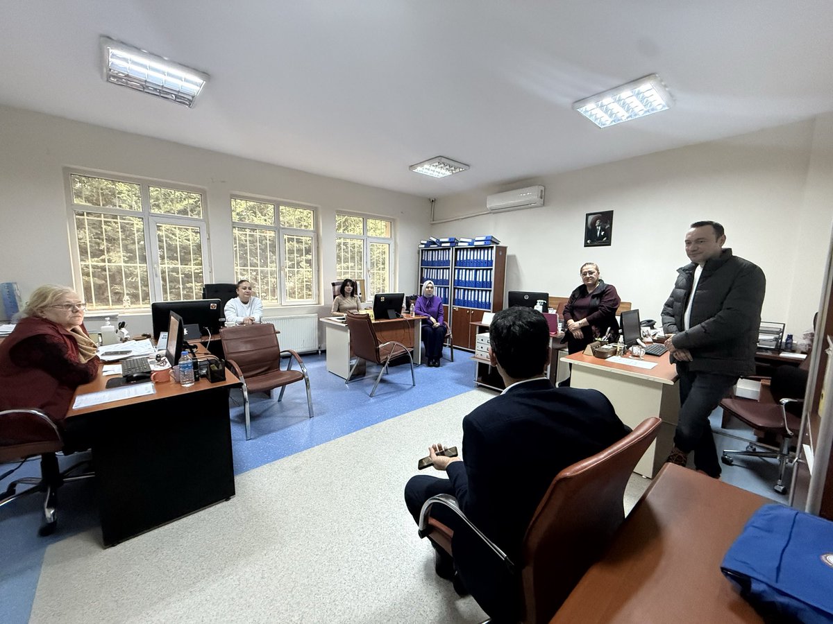 Beylikdüzü İlçe Tarım ve Orman Müdürü olarak göreve başlayan Sayın Önder ÇETİN’i ziyaret ederek muvaffakiyetler diledik. İlçe personellerimiz ile 8. Dönem toplu sözleşme hakkında bilgilendirmelerde bulunduk.
<a href="/huseyinozturk_1/">Hüseyin ÖZTÜRK 🇹🇷</a>