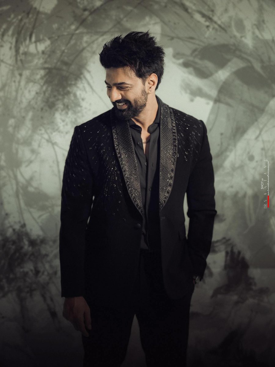 imsarthakb's tweet photo. Happy Birthday To Our Megastar @idevadhikari... 

তোমরা বললে আজকে বড়দিন, 
আমি শুনলাম আজকে মেগাস্টার দেবের জন্মদিন। https://t.co/CHWV0uTBab