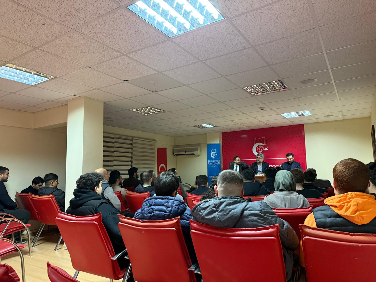 Akgenckcekmece1's tweet photo. İlim Yayma Cemiyeti Küçükçekmece Şubesi’ni, İlçe GK. Başkanımız Ozan Bekir Yıldız, İl GK. YK. Üyemiz Murat Emir Kaya ve teşkilatımızla birlikte ziyaret ettik.

Şube Başkanı Murat Gülep’e ve yönetimine, nazik misafirperverlikleri ve hoşsohbetlerinden ötürü teşekkür ederiz. https://t.co/gUjjJsbeqT