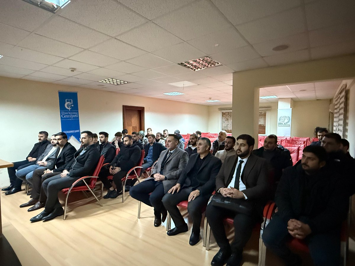 Akgenckcekmece1's tweet photo. İlim Yayma Cemiyeti Küçükçekmece Şubesi’ni, İlçe GK. Başkanımız Ozan Bekir Yıldız, İl GK. YK. Üyemiz Murat Emir Kaya ve teşkilatımızla birlikte ziyaret ettik.

Şube Başkanı Murat Gülep’e ve yönetimine, nazik misafirperverlikleri ve hoşsohbetlerinden ötürü teşekkür ederiz. https://t.co/gUjjJsbeqT