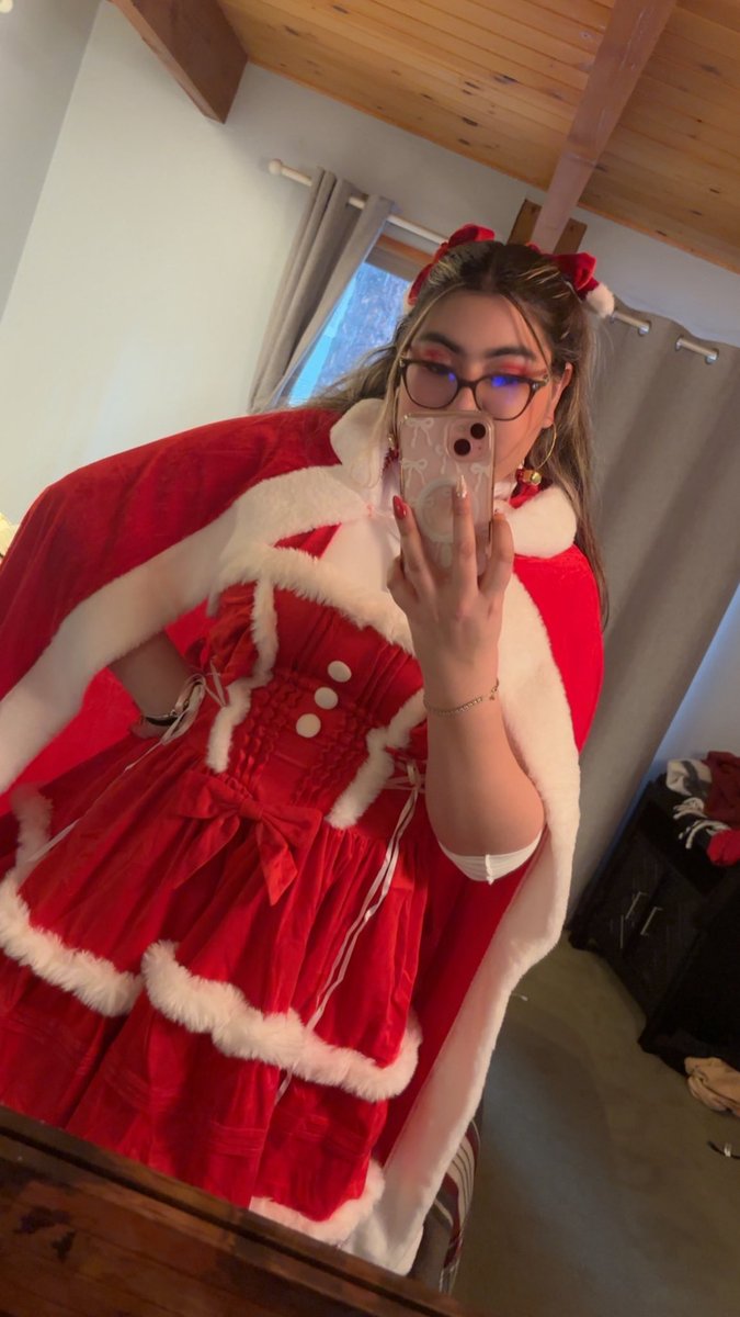 B3eBuzz's tweet photo. Merry Christmas everyone!!! https://t.co/DhX21XZRhw
