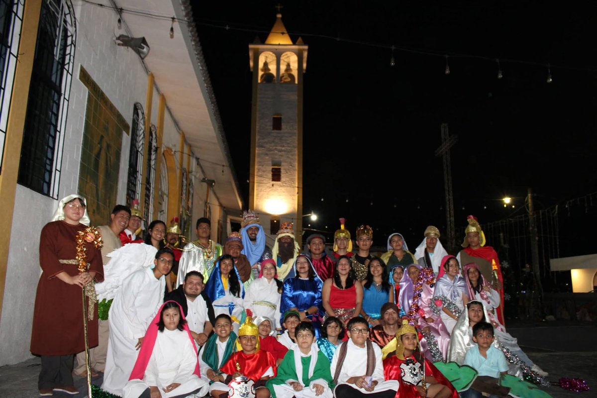 #PastorelasNavideñas
En diferentes comunidades del departamento de Cabañas y El Salvador, las pastorela propias de la época ya están listas para visitar los hogares en esta noche buena, víspera de Navidad.

📷Cortesía
