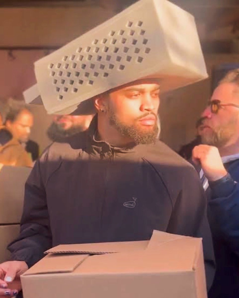 bearszn's tweet image. The company that sells the cheese grater hat worn by DJ Moore and Caleb Williams originally use to make foam cheesehead hats until the Green Bay Packers sent them a cease and desist letter for selling them. 

Foam Party Hats responded by making the cheese grater hat and is now…