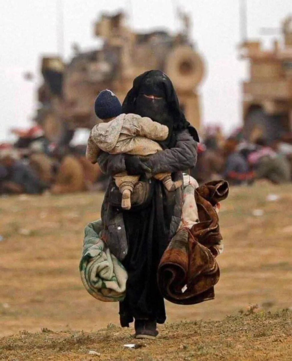 GAZZE, 
"Nereye Gidelim?" Diye Soran Yavrusuna 
"Yürü. 
ALLAH’ın Arzı Geniştir." Diyen Anaların Memleketidir.. !! 🇯🇴😥