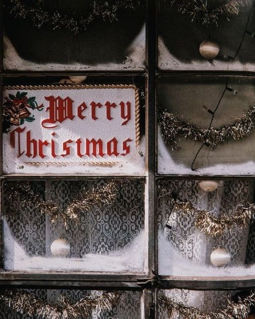 CWC_Company's tweet image. Whether you're patiently waiting for Santa like the cat below, or otherwise celebrating the winter holidays, Columbus Window Cleaning wishes you all the warmest greetings of the season.