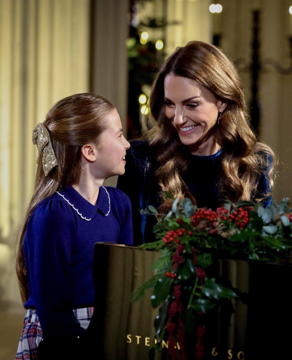 The Princess of Wales and Princess Charlotte playing a piano duet for the Together at Christmas Carol Service 🥰🎄