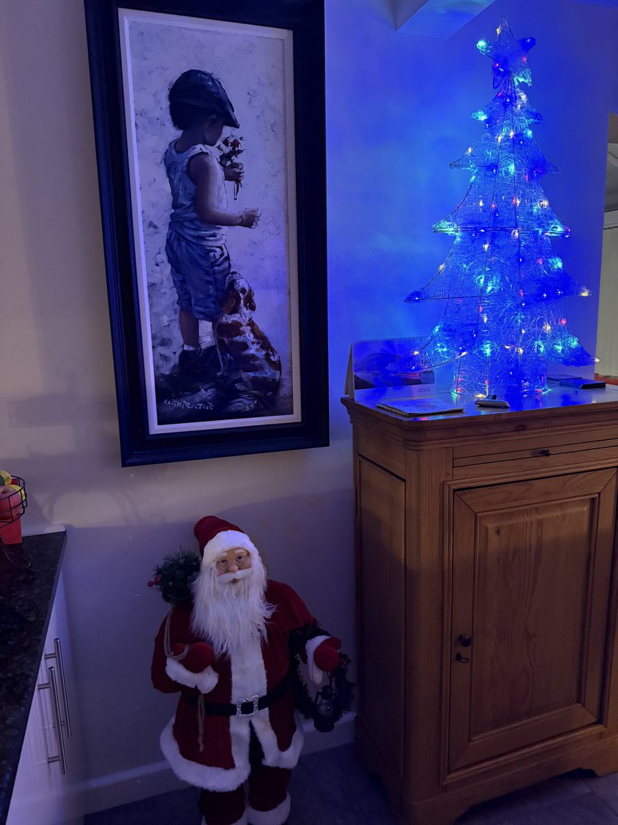 bagshaw2112's tweet image. Table set, veg prepped , potatoes mashed and decorations all done. Just waiting for the bearded fat man to deliver 😆😆 #ChristmasEve #ChristmasDinner