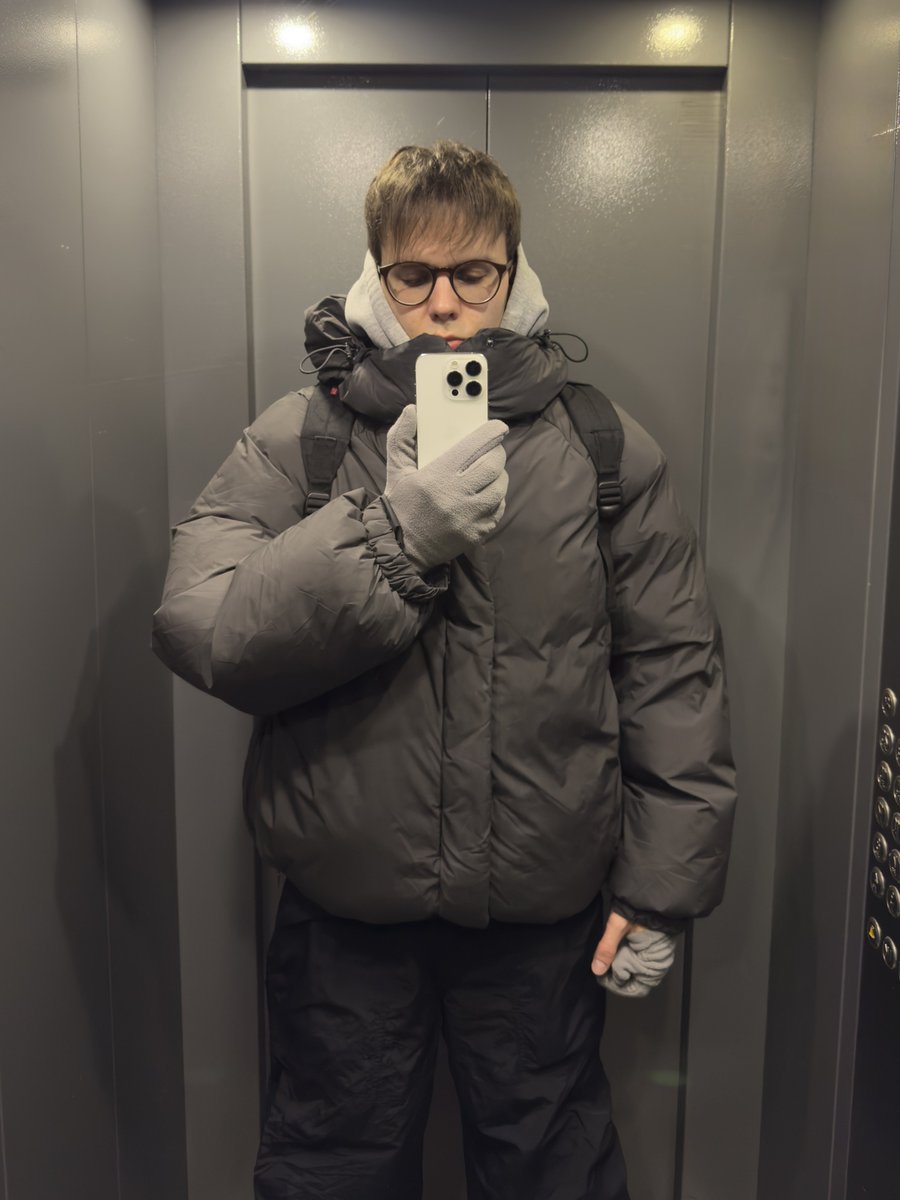 Тупая училка не отпускала с продленки пока не сделаю всю домашку по алгебре