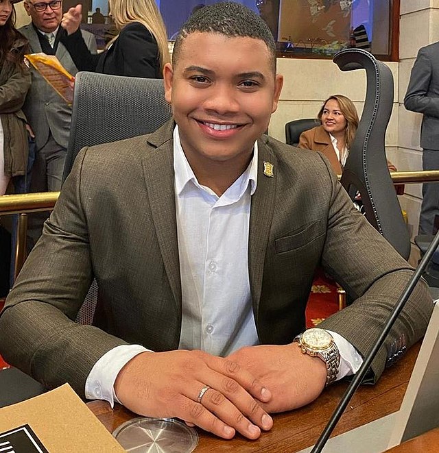 #ATENCION
Usted tiene una imagen favorable o desfavorable del congresista <a href="/MiguelPoloP/">MIGUEL ABRAHAM POLO POLO</a>?

🔁 Desfavorable 
❤️ Favorable