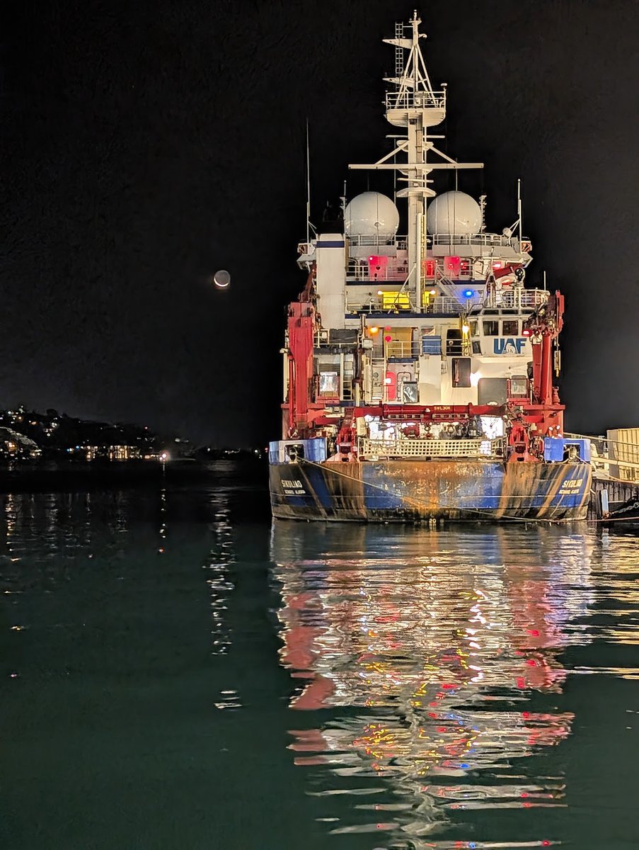 sikuliaq's tweet photo. R/V Sikuliaq is on its way to Punta Arenas, Chile, its final stop before hosting three research cruises off the Antarctic Peninsula. The ship departed Tahiti earlier this week to begin its journey south. Happy Holidays from R/V Sikuliaq!
📷 David Pablo Cohn https://t.co/R1M0qlsO9S