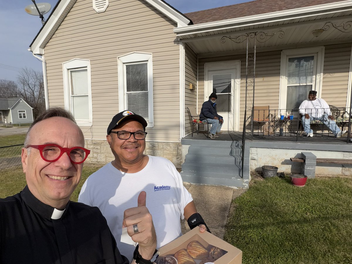 JimSichko's tweet photo. Passing out treats from Martines Bakery along East 3rd Street in Lexington,KY! #missionaryofmercy #christmas2025 #deckthehalls https://t.co/5DeQq5Qgqe