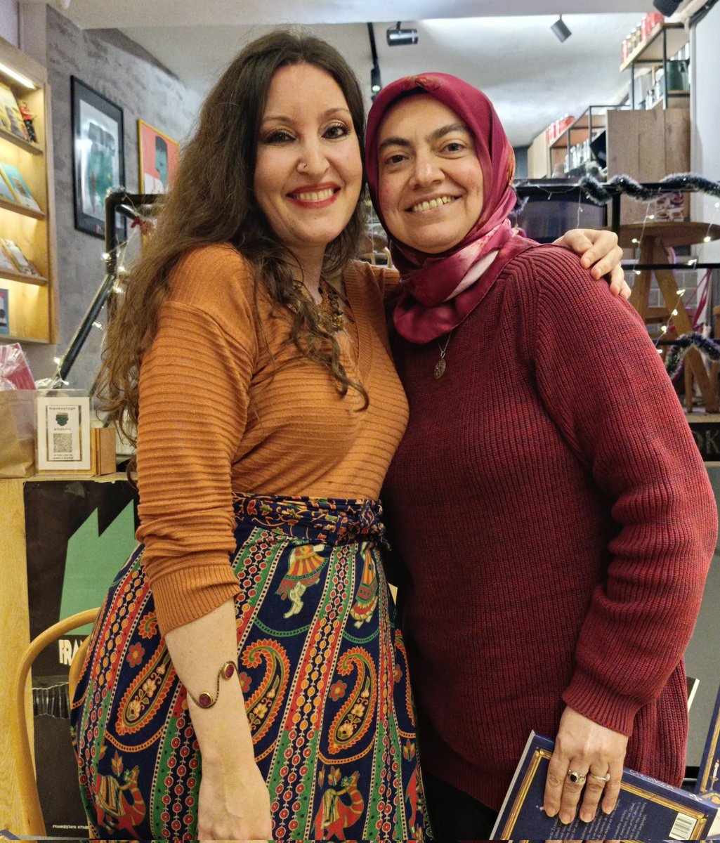 Yıl biterken İstanbul Concept 'te karma sergi, Frankeştayn Kitabevi'nde edebiyatın enfes aleminde büyülü bir akşam, sevgili Defne Çizakça'yla "Ansuz" kitabı söyleşisi😊❣️Yeni yıl sanat ışıltısıyla🌟#istanbulconcept #beyoğlu #sergi #sanat #frankeştaynkitabevi #kitap #ansuz #aralık