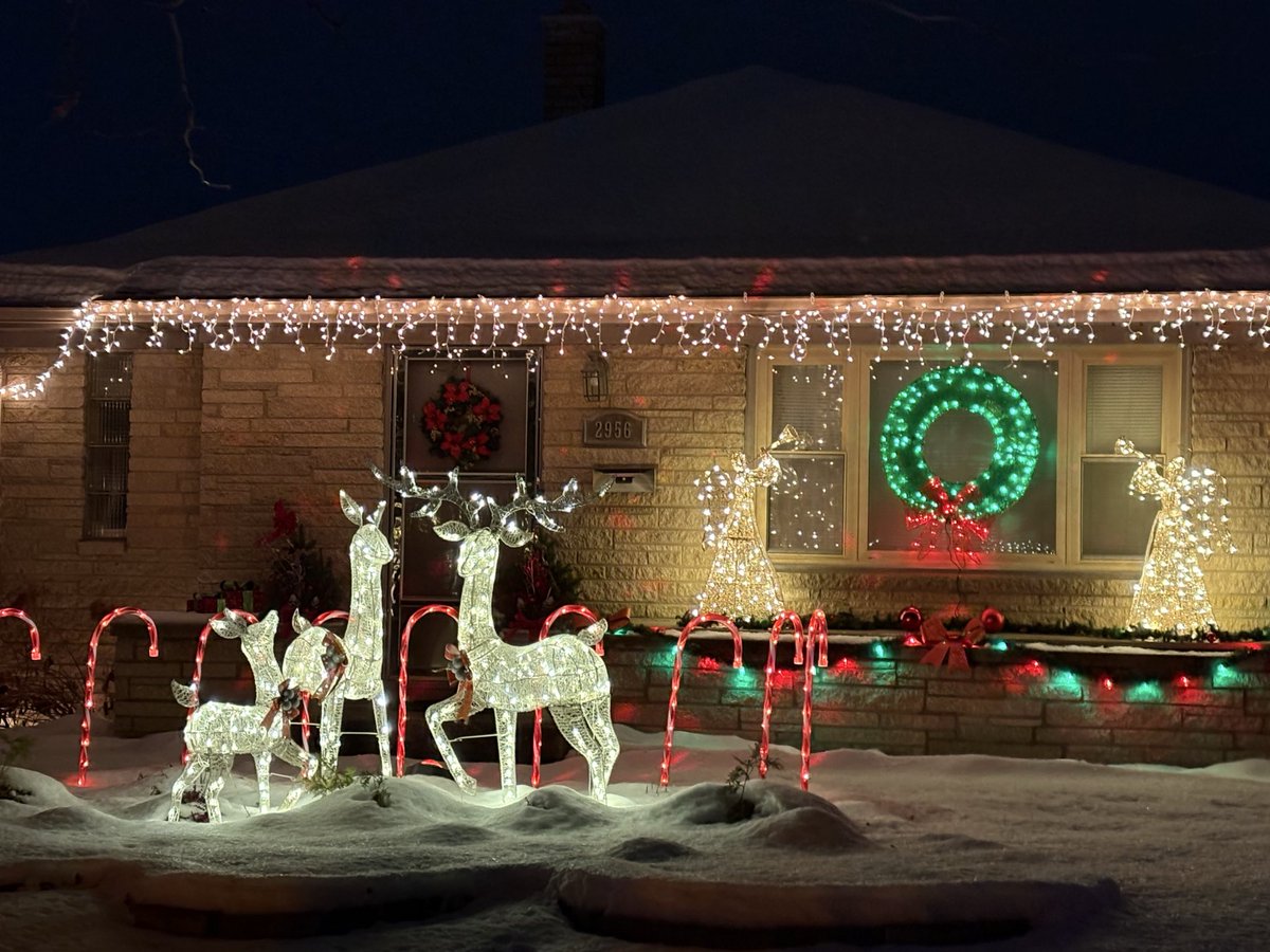 Merry Christmas Eve from <a href="/CandyCaneLaneWI/">Candy Cane Lane</a>! We’ll be here tonight and tomorrow from 5-10pm! 🎄