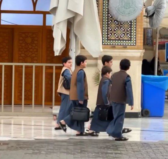 Ghurarolhikam's tweet image. امیرالمؤمنین (علیه‌السلام) فرمود:

بهترین ارث، برای فرزندان ادب است.

 غررالحکم ج۱ ص۳۵۹