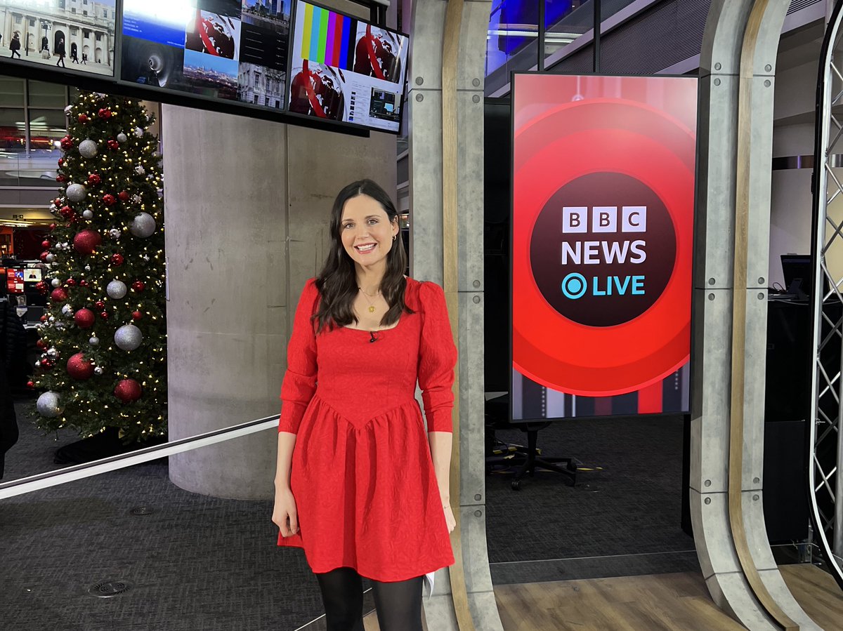 lilahparsons's tweet photo. Wrapping up 2025 by covering the Christmas Number One for @BBCNews! 🎄📺 https://t.co/LxtMdxU0UO