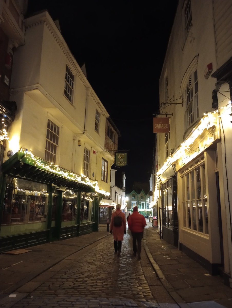 We went to the carol service at Canterbury Cathedral. Queueing was brutally cold even though it was only 10 minutes. Good Christians of Canterbury and Midori went to the warm inside eventually. Before the service, a pipe organ next to us played about an hour.  #ChristmasEve