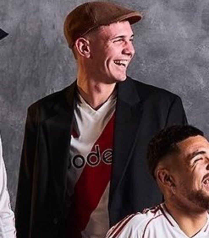 Yo en la cena de Navidad // Yo cuando rajen a Galarza Fonda de River