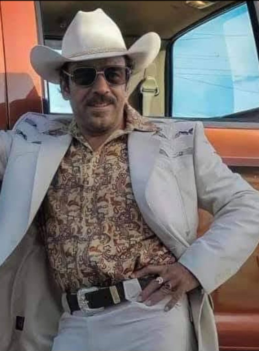 El <a href="/flatwhitedoble/">El Abogado Ejidal</a> listo para la cena!
De las 12 en adelante llega <a href="/Elabogadodel/">Elabogadodeldiablo</a> con las abogadas de la #DefensaMasLeal y empieza el aquelarre...