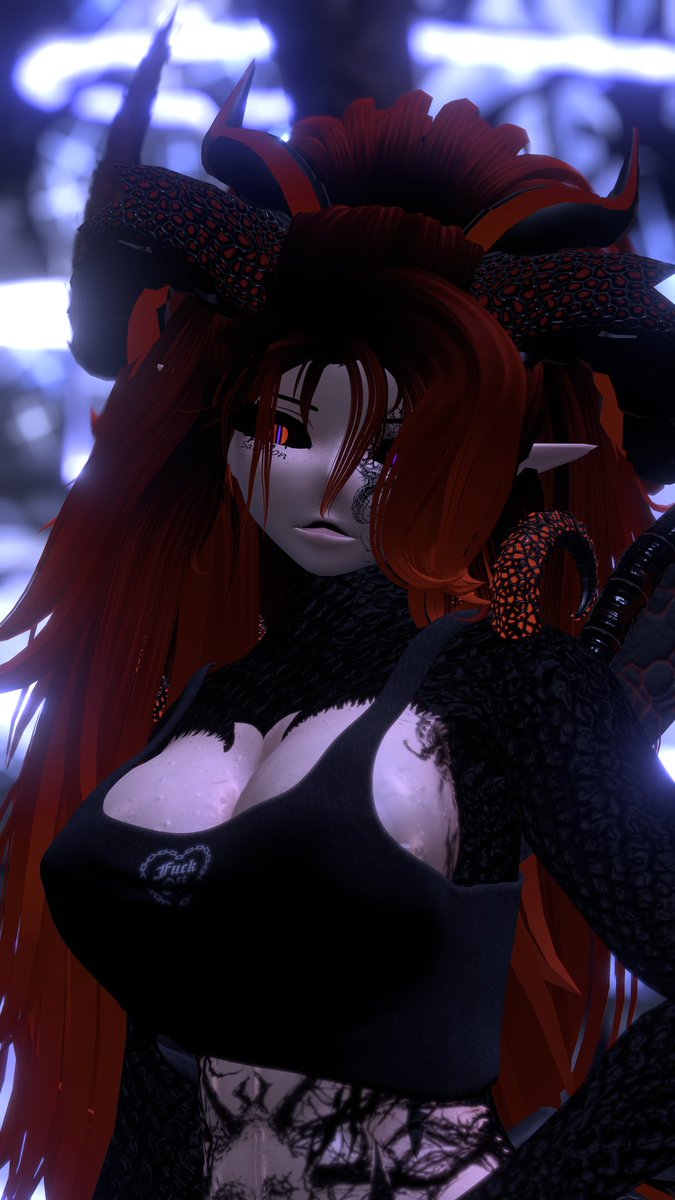 Been busy with IRL stuff with the holidays. But enjoy this picture of dragon momma for your Christmas eve!!! 

#VRChat #VirtualReality