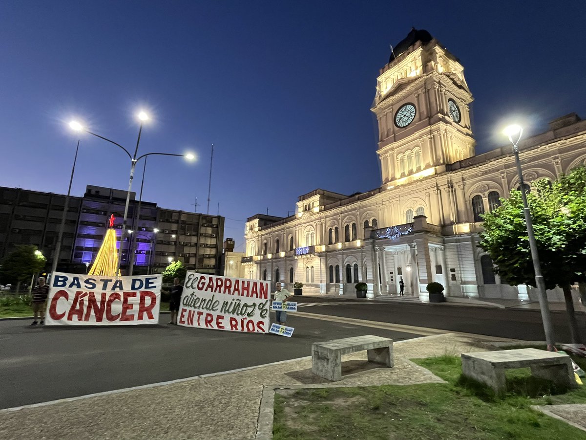 415° "Ronda de los Martes"
...miles de daños, angustias y vidas  afectadas, dicen en las Rondas, “....nunca somos pocos ,...no hay ni habrá silencios que pretenden invisibles,...”
#BastaDeVenenos
#BastaDeCáncer
#ParenDeFumigar
#ElGarrahanSeDefiende