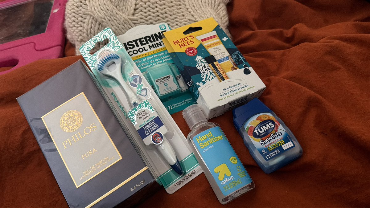 CJ_Everydayy's tweet image. I decided to open my stocking- my wife is hilarious 😂😂😂