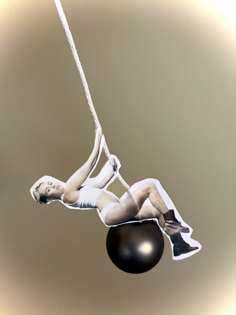 alisonst's tweet photo. Show me a better holiday ornament… you can’t https://t.co/fkqp6PmvMM