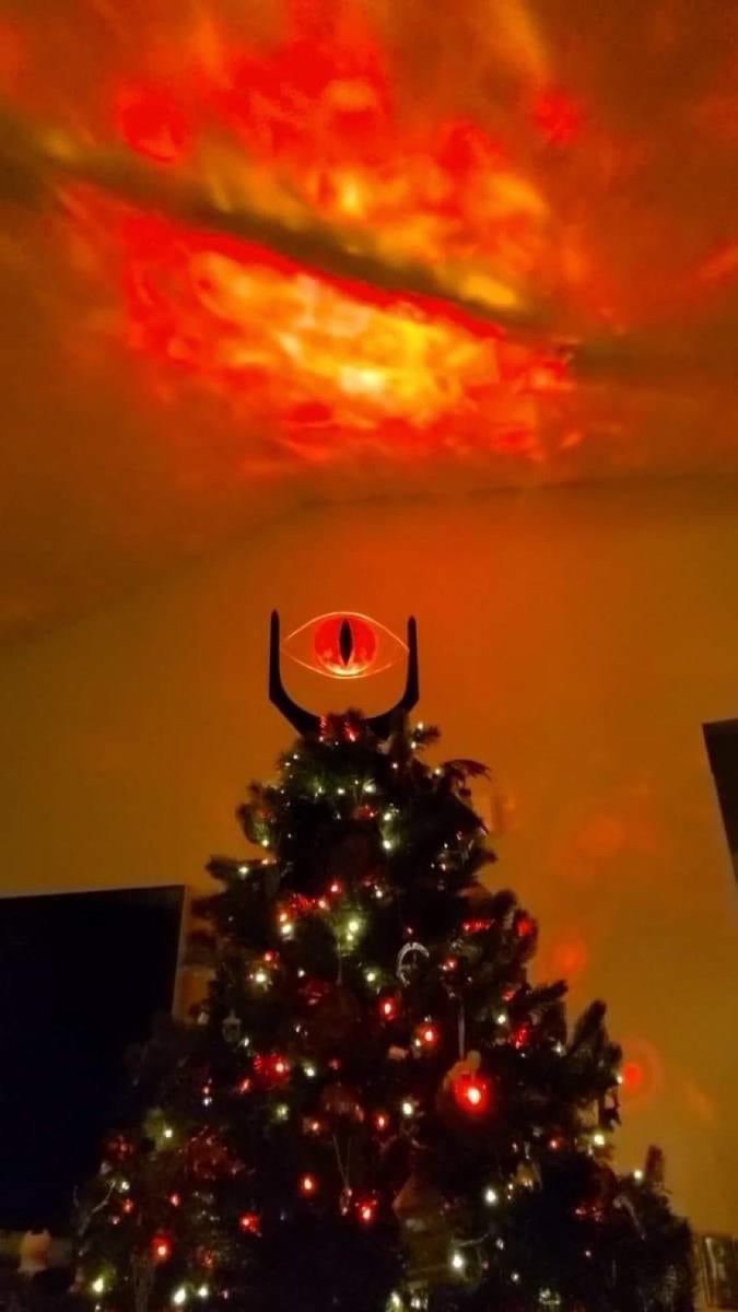 Roybattyforever's tweet image. Un árbol de navidad para gobernarlos a todos.