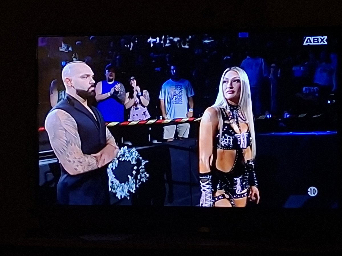 gilot_candy's tweet photo. Ce soir, en bonne compagnie avec @ChristopheAgius @PhilippeChereau 
😍🤩
@WWENXT https://t.co/iwqCEFBpoN