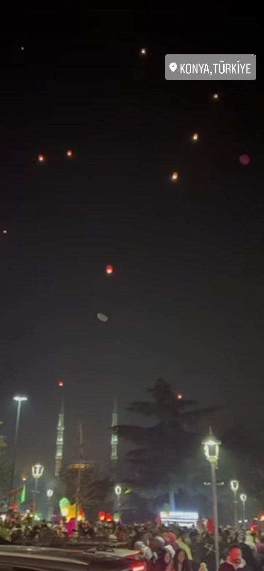 Ağlayarak günlüğüme yazıyorum bugünü... Kültürpark'da fener alayı vardı ve ben gitmedim. Vvee ben Konyalı olmama rağmen hiç fener alayı ve şivlilik de kutlamadım :)