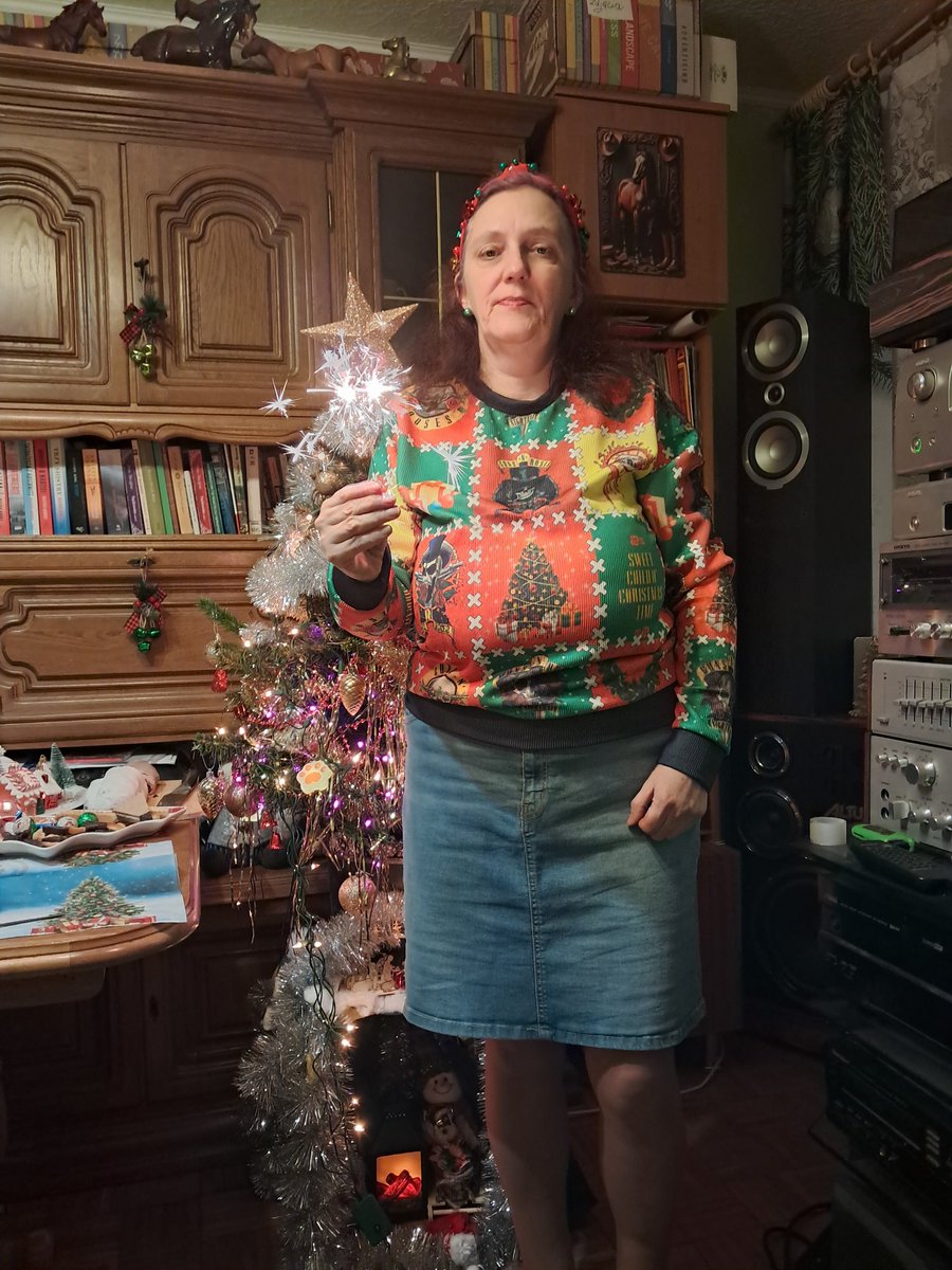 To the entire Guns N Roses team and all their fans, I wish you a Merry Christmas and a Happy New Year 😘🎅🎄🎁❄️🤘🤘🤘