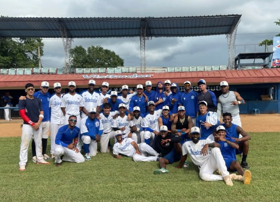 #Industriales logró de manera oficial este miércoles la clasificación a los play off de la 64 #SerieNacional de #Béisbol, tras noquear a Granma 10-0 en el Mártires de Barbados. 
Los Leones (42-30) tienen pendiente 3 juegos con PRI, donde pudieran subir en la tabla de posiciones.