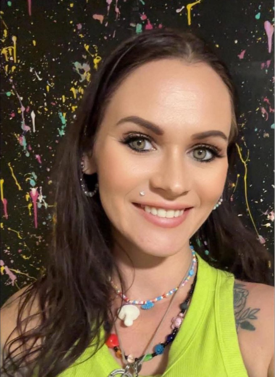 WomenBeingAwful's tweet image. A 36-year-old Michigan mom, Kaila Partlo, allegedly orchestrated an attempted hit on her teenage daughter's boyfriend—by driving her OWN 16-year-old boyfriend to the scene so he could shoot the kid in the head.

She lured the victim into the car under false pretenses, tricked him…