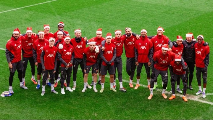 OfficialMalone_'s tweet photo. Liverpool isn’t just a club, it’s a family.
Proud to stand with every Red around the world.
Merry Christmas, Reds 🌲❤️ https://t.co/sUxNDhU7mW