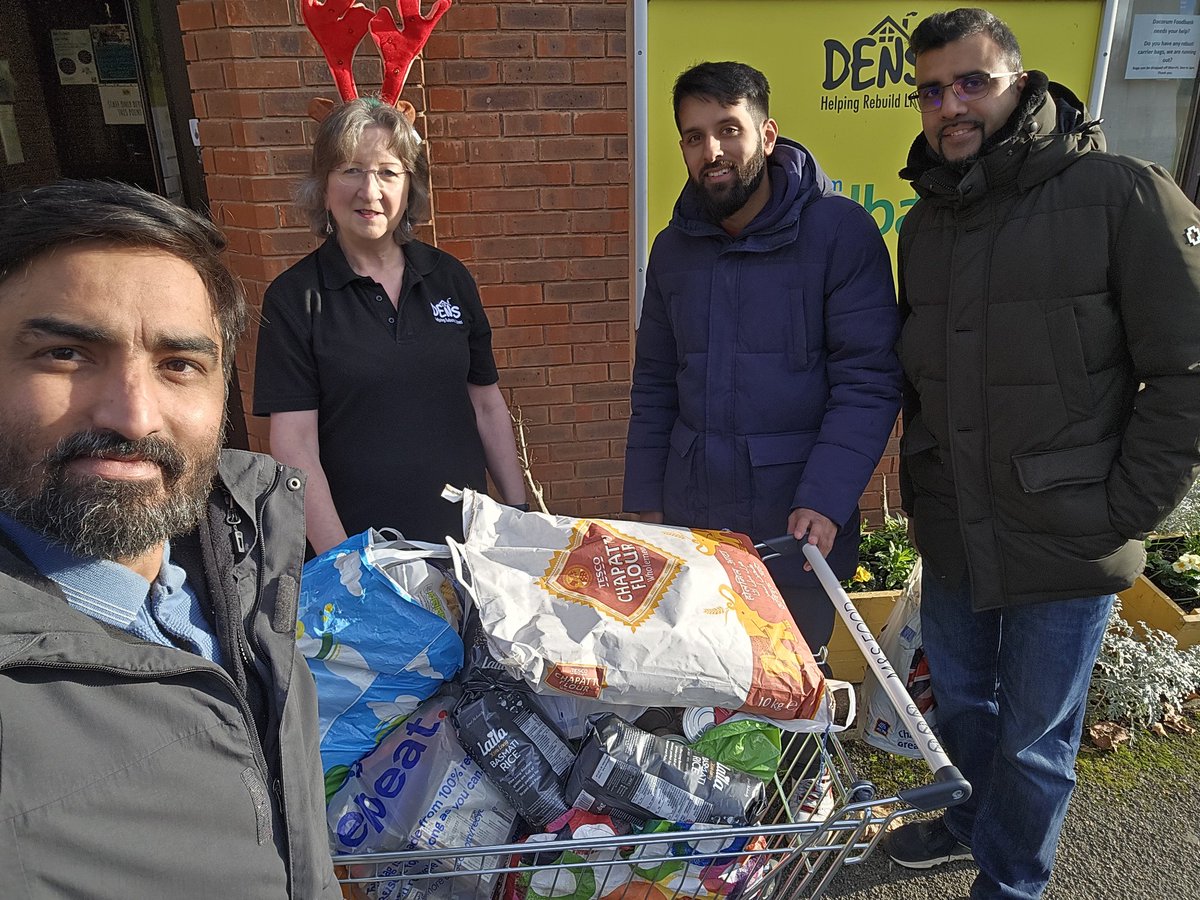 Spreading Festive joy🌟 
Proud to have donated 80Kg of food to _DENS Foodbank_ Hemel Hempstead as part of our Festive Drive Campaign.
Small gesture, big impact 🙏 #CommunitySupport #TrueIslam #Ahmadiyya #FoodbankDonation