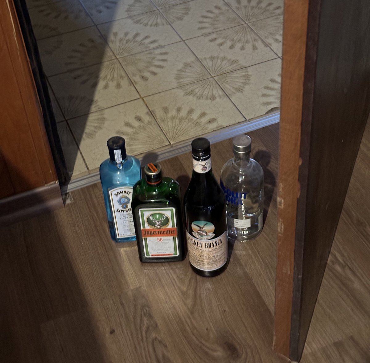 SrAmilcar1's tweet image. Que hacen aca? Son las 5 recien... jaja bueno ya fue pasen