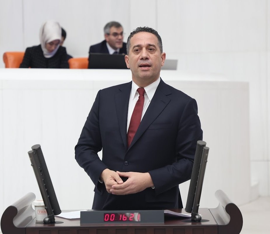 solcugazete60's tweet photo. Ali Mahir Başarır: 

“118 yıllık bir camianın kapısına jandarma yollayacak kadar küçülen bir adalet anlayışıyla karşı karşıyayız.

Kendi rızasıyla ifade vermiş bir milyonlarca taraftarı olan kulübün başkanı neden böyle bir muameleye maruz bırakılır?” https://t.co/rsL3Uswljx