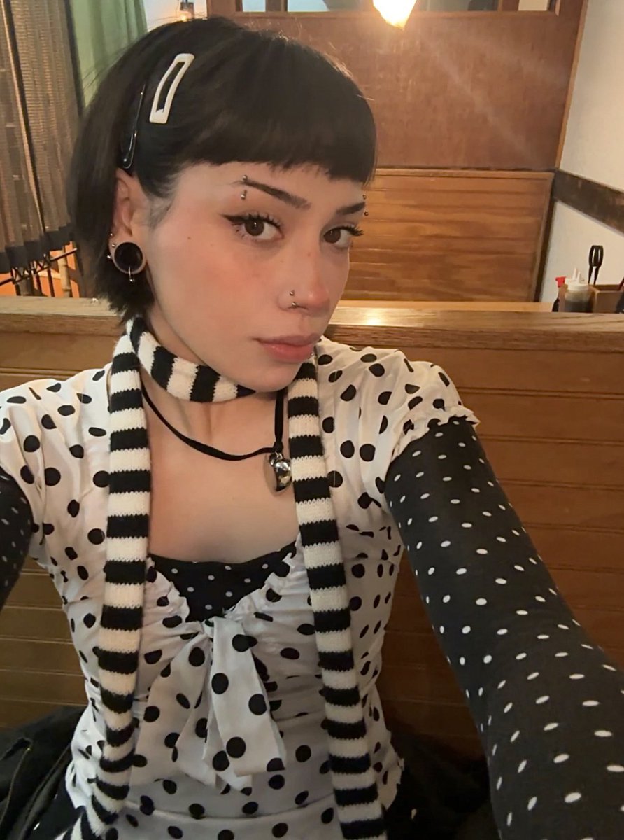 annalise tweet media