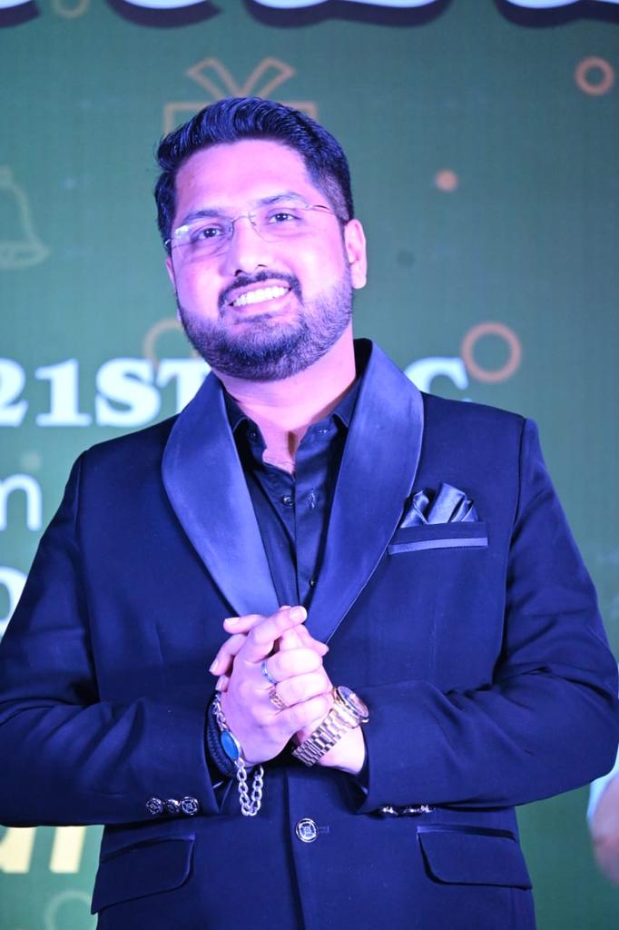 ShabbirTmcp's tweet photo. A moment of being present at the "Fun Street Elgin Cultural Programme & Cake Festival" an initiative taken by the Councillor of 70 No. Ward Shri Ashim kumar Basu
#funstories
#christmasparty
#CakeFestival https://t.co/8lA27n5Ffd
