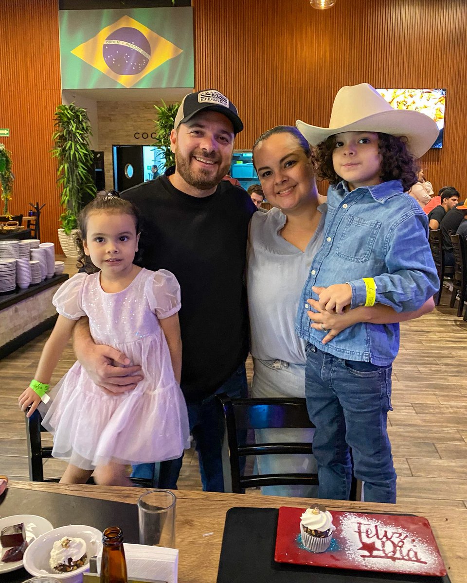 jhachescobar's tweet photo. Cena cumpleañera. 🥘 ❤️ https://t.co/IZRsA0czIJ