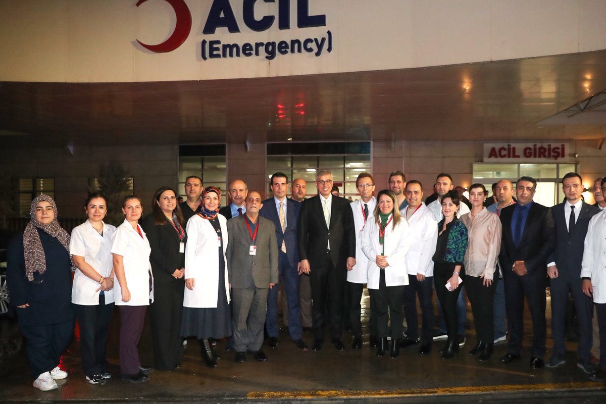 📍Mamak Devlet Hastanesi

Hastanemizde tedavi gören vatandaşlarımızı ve fedakâr sağlık çalışanlarımızı ziyaret ettik.

Sağlık hizmetlerini büyük bir adanmışlık ve özveriyle sürdüren tüm çalışma arkadaşlarıma teşekkür ediyor, hastalarımıza acil şifalar diliyorum.