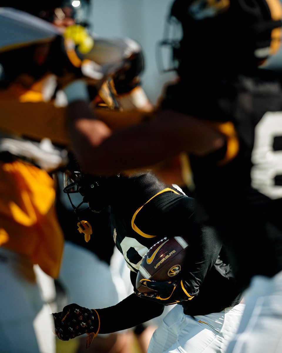 MizzouFootball's tweet photo. Heatin up 🔥 

#MIZ | #TheMizzouWay https://t.co/5I1M5HrfLo