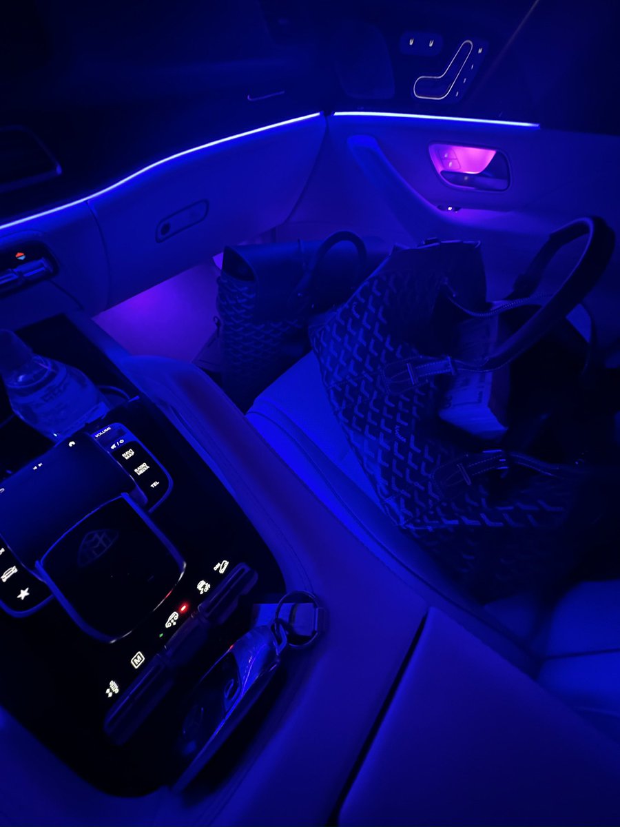 BreadWinneh's tweet image. Fuck it, the first 1,000 people to interact win.