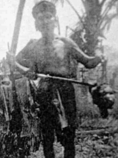 technotheoria's tweet image. Headhunting was banned in Borneo around the middle of the 19th century. During World War II the colonial govt allowed revival of head hunting practice provided they hunted Japanese soldiers.